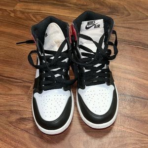 Worned sneakers has been worned and is dirty needs to be cleaned. No insoles